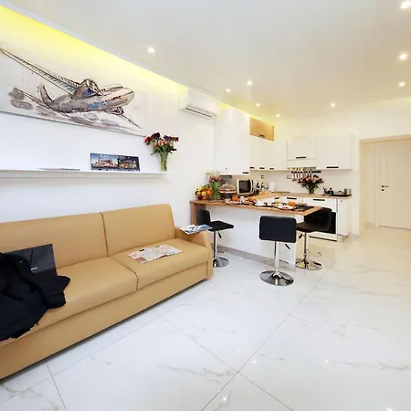 La Maisonnette Tritone Trevi * روما