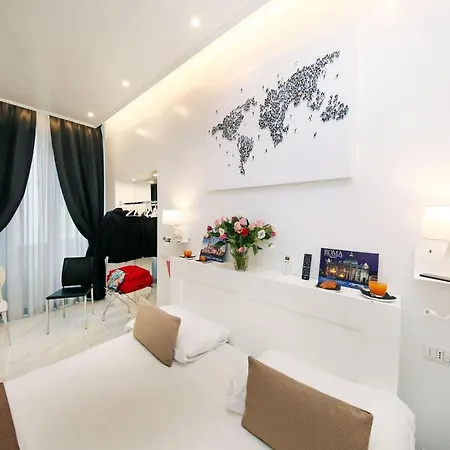 La Maisonnette Tritone Trevi Rome