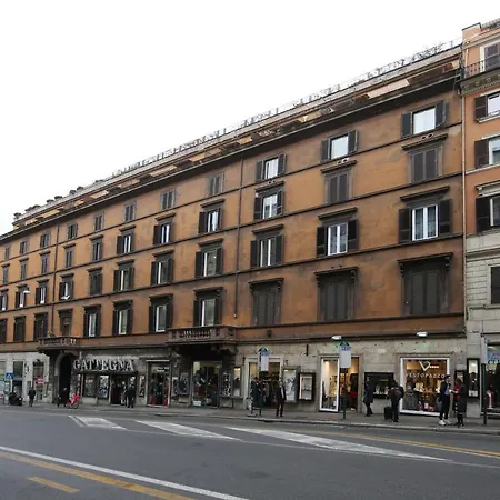 La Maisonnette Tritone Trevi Apartman *