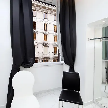 La Maisonnette Tritone Trevi Rome