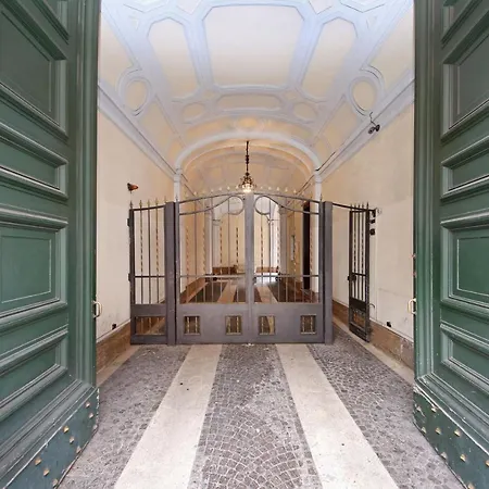 La Maisonnette Tritone Trevi Rome