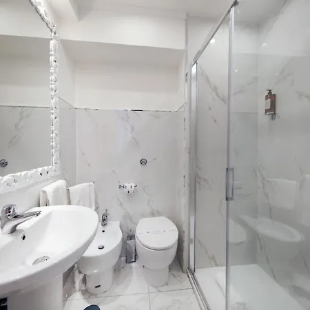 La Maisonnette Tritone Trevi Rome
